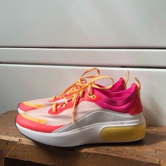 Nike Air Max Dia SE Lifestyle Shoe - Picture 4 of 10